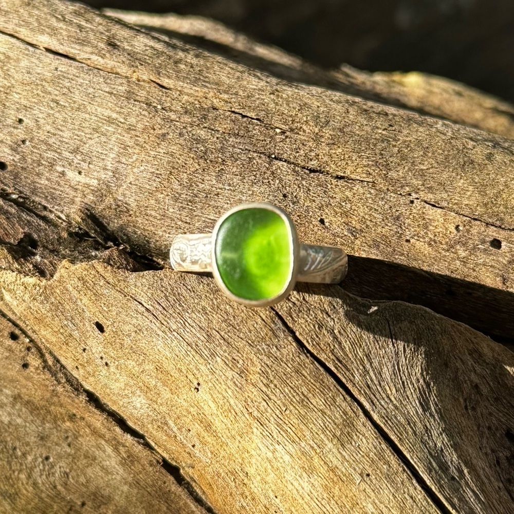 green sea glass sterling & fine silver thick floral band - Picture 2 of 3